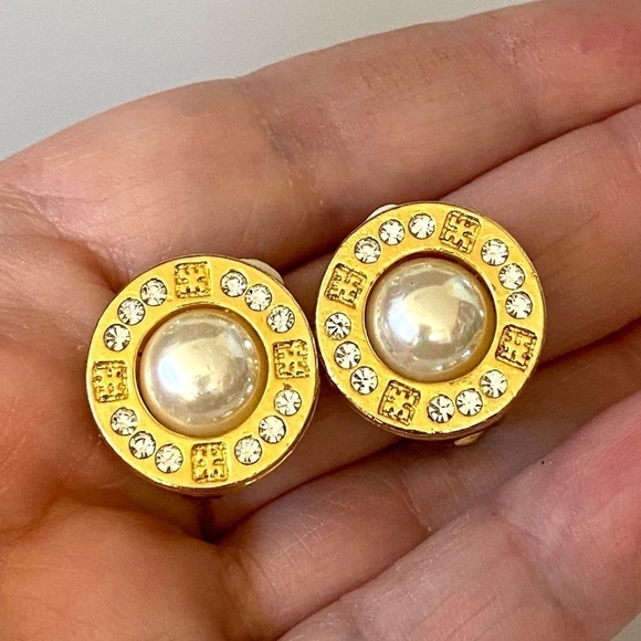 28 Vintage Clip Ons Earrings  Circles Gold Tone Gold Tone Statemen - Picture 6 of 6